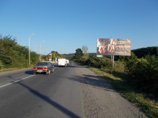 Щит 6x3, м.Мукачево, вул. Матросова, виїзд з міста, біля АЗС БРСМ та АВІАС в сторону м.Хуст , траса Мукачево - Івано-Франківськ Щит 6x3, м.Мукачево, вул. Матросова, виїзд з міста, біля АЗС БРСМ та АВІАС в сторону м.Хуст , траса Мукачево - Івано-Франківськ