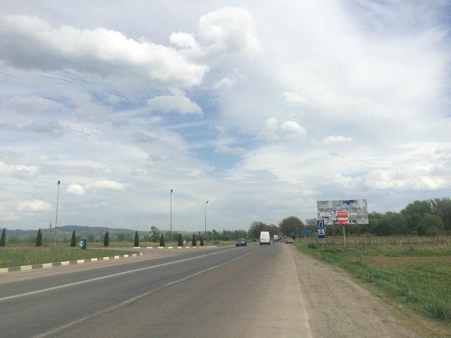 Щит 6x3,  Виїзд з м. Тячів, в сторону м. Рахів, навпроти азс Вакос