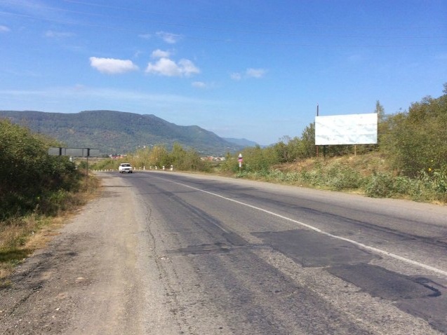 Щит 6x3,  м.Хуст, об'їздна міста,поворот на с.Н.Селище, (Долину_нарцисiв)в сторону м. Мукачево, траса  Ів.Франківськ-Мукачево